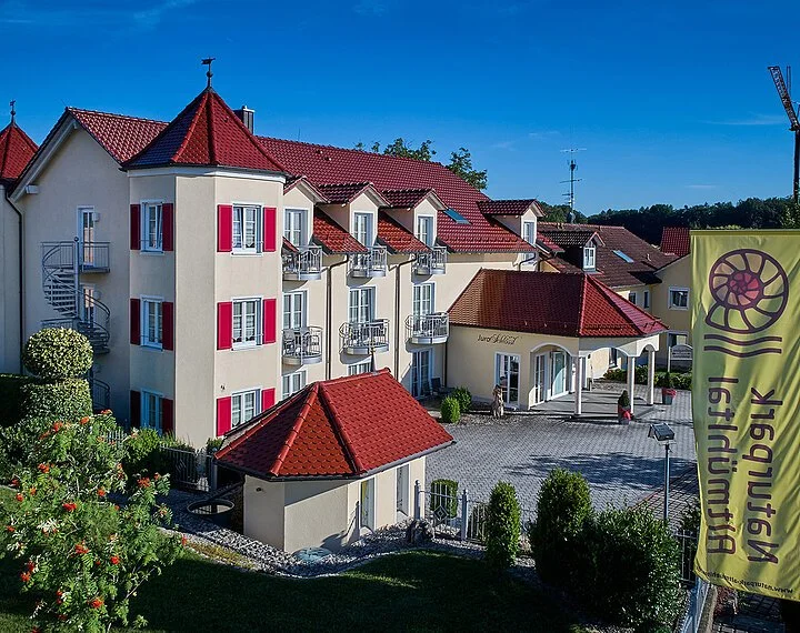 Landhotel zur Jurahöhe Das Landhotel Zur Jurahöhe von der Außenansicht.